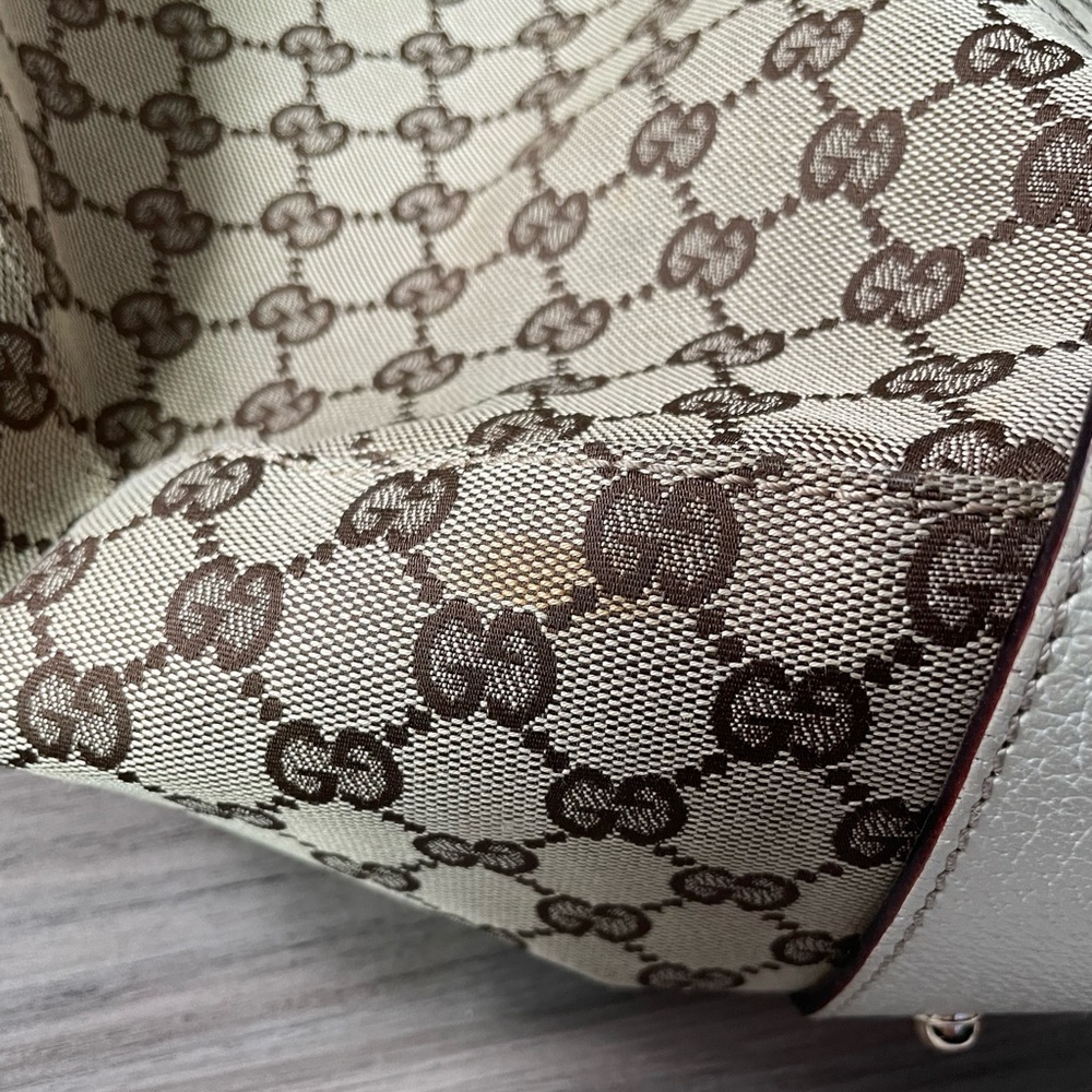 Gucci Shoulder Bag - Picture 8 of 11